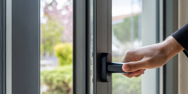 Puertas y Ventanas Aislantes de Aluminio / PVC en Tarragona · Aislamiento del Frío y del Calor